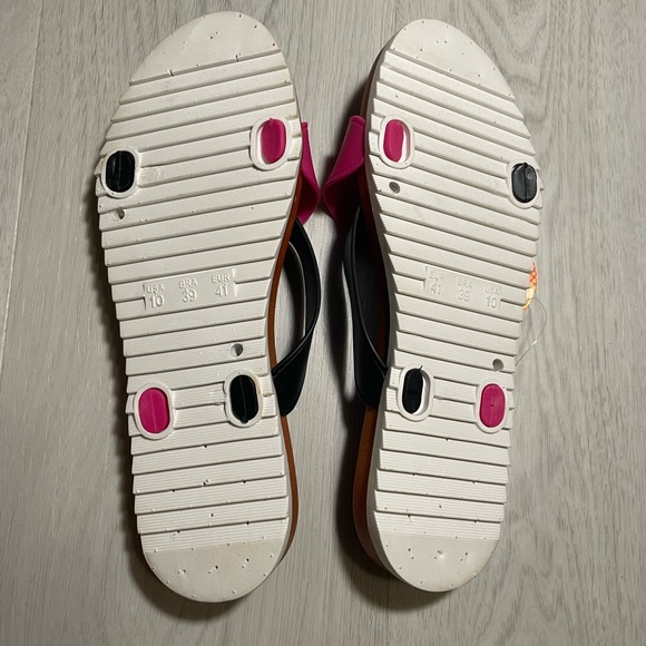 Rubber like black and pink woman sandals size XL (11) RUN A LITTLE SMALL** - Picture 3 of 4